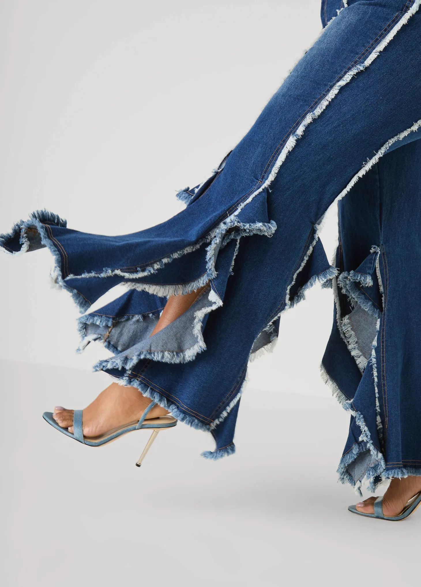 Frayed Ruffle Flared Jeans