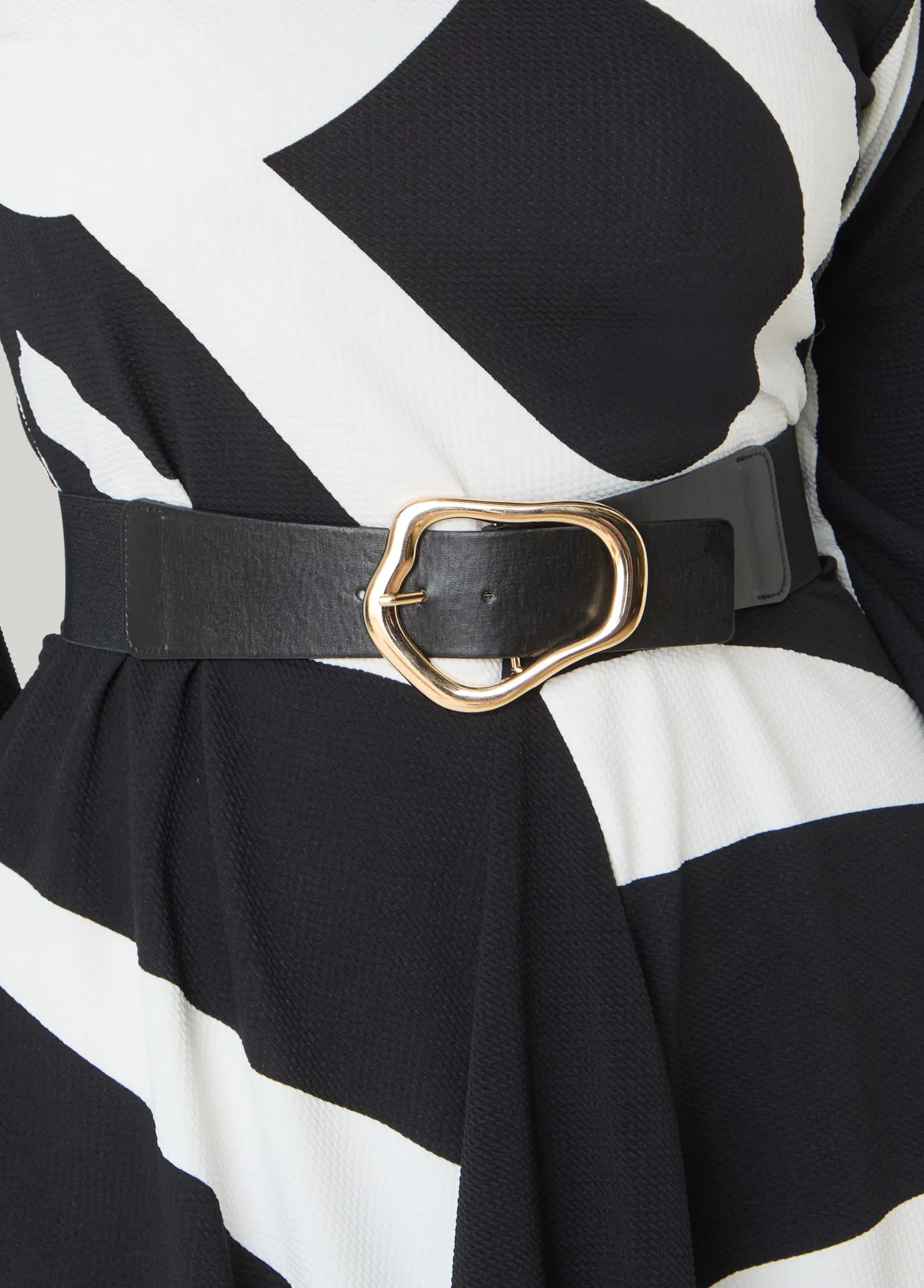 Sculpted Buckle Stretch Belt